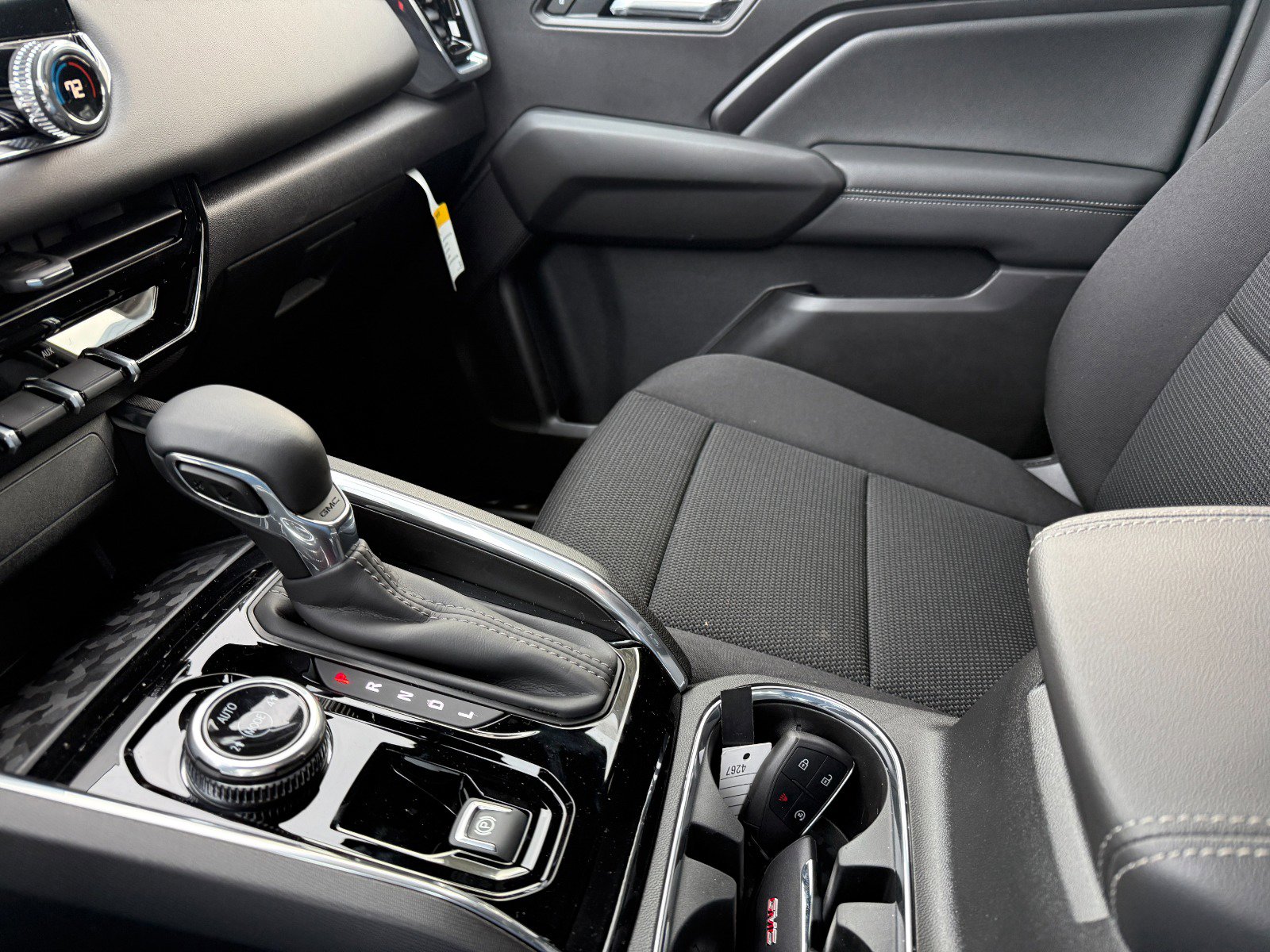 New 2026 GMC Canyon Elevation w/ LPO, Sports Bar Package image 28