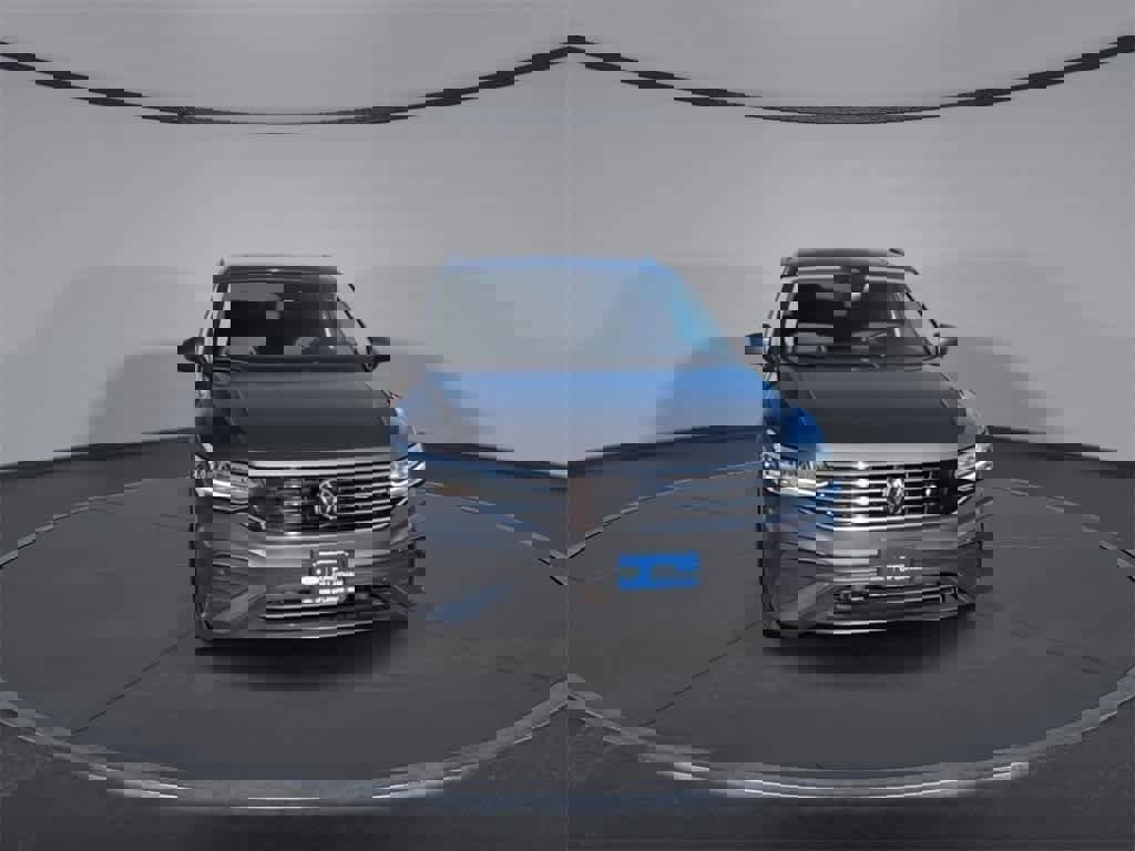 Used 2022 Volkswagen Tiguan SE image 3