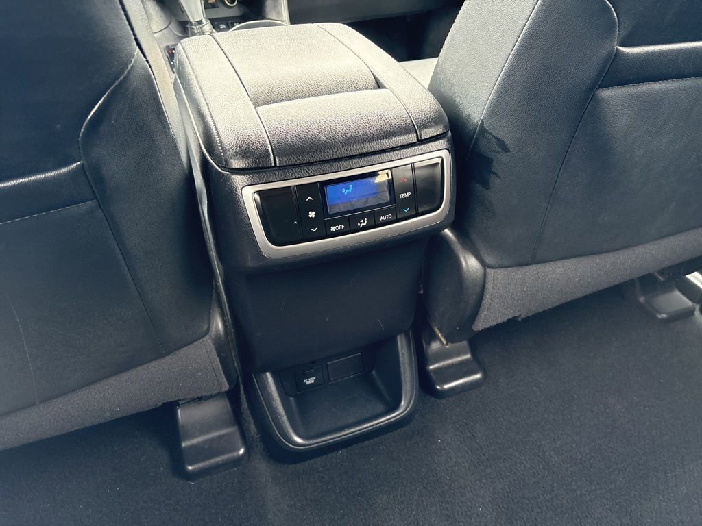Used 2019 Toyota Highlander XLE image 26