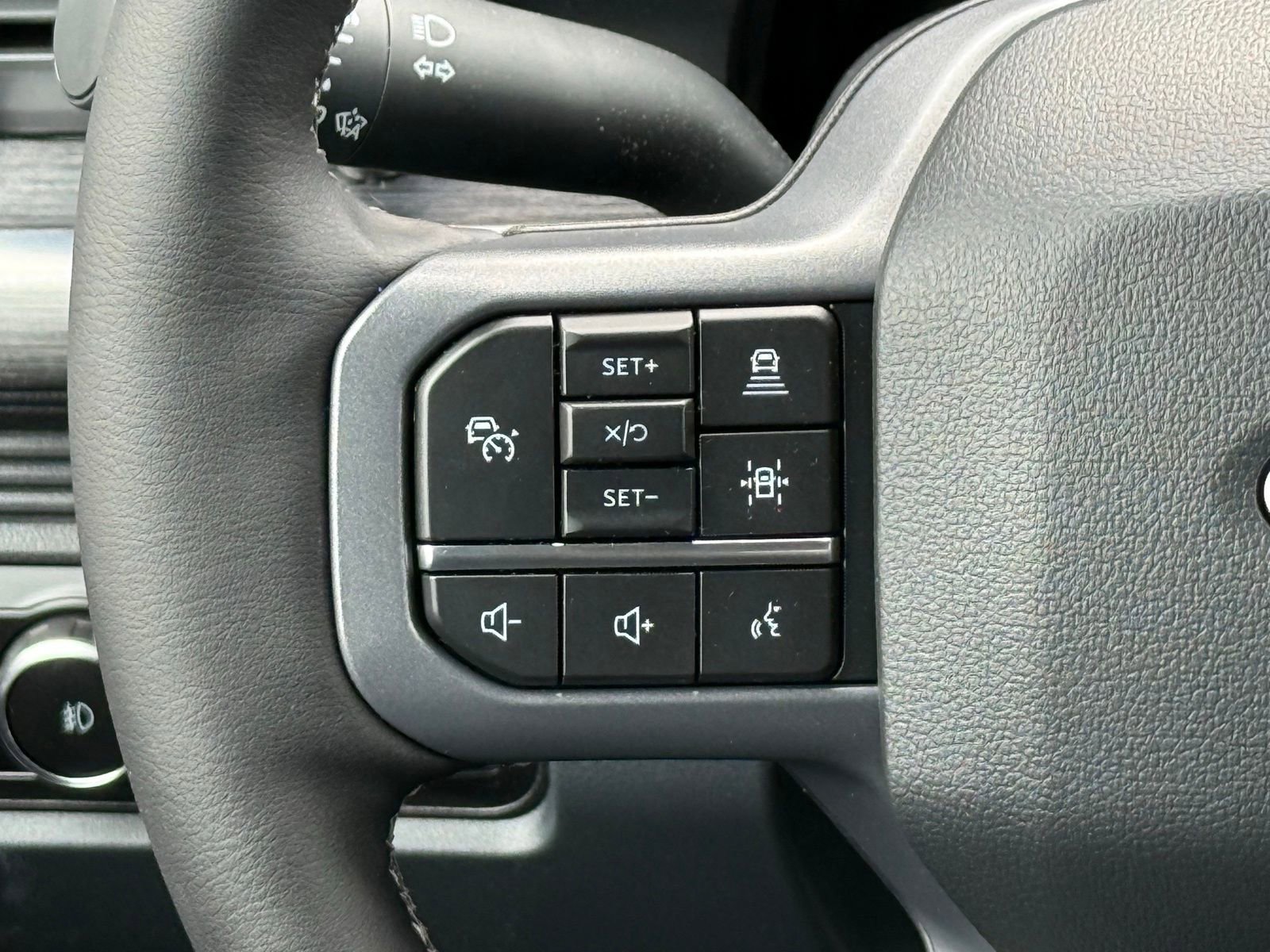 New 2026 Ford F250 Lariat w/ Black Appearance Package image 34