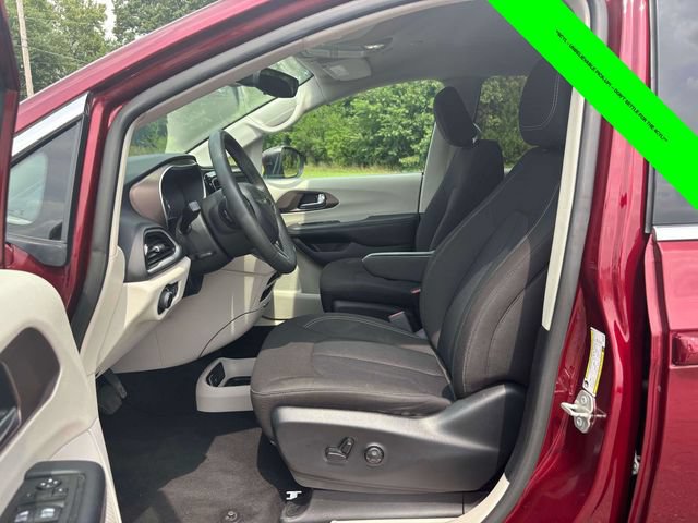 Used 2023 Chrysler Voyager LX FWD image 3