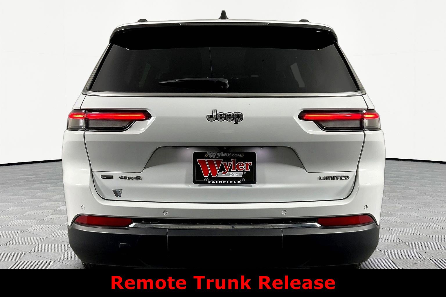 Used 2023 Jeep Grand Cherokee L Limited AWD/4WD image 5