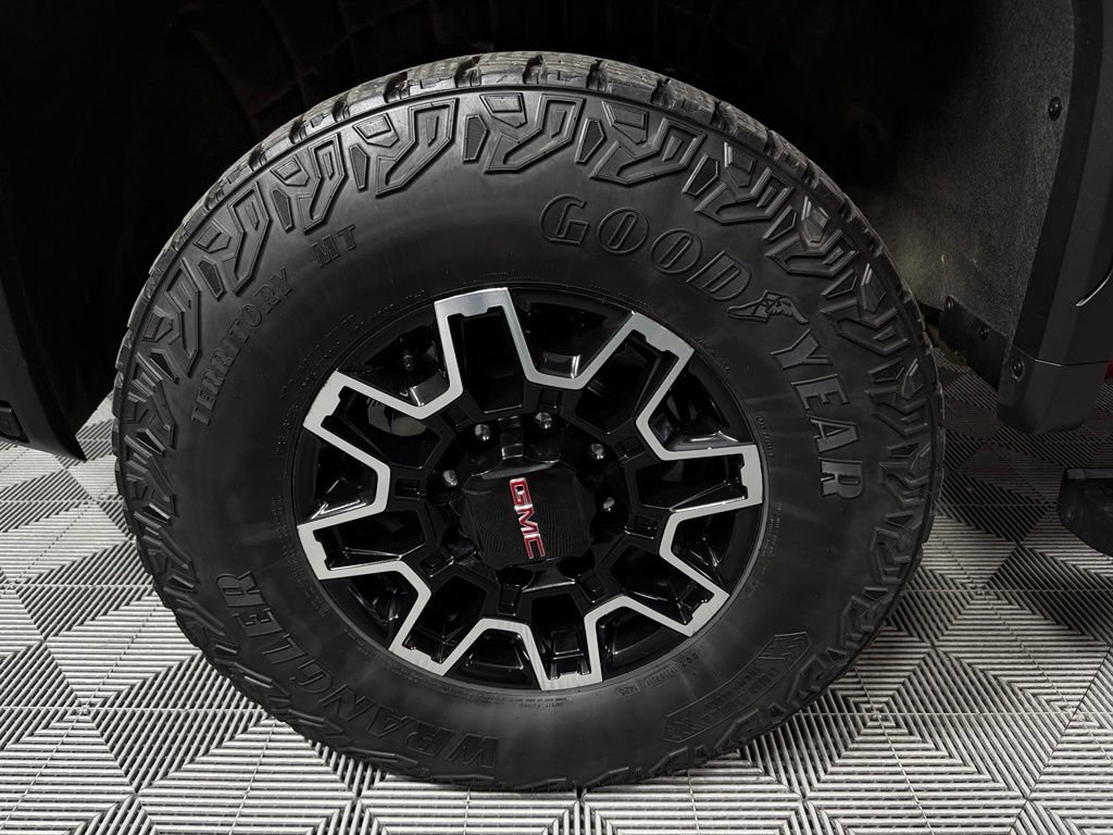 Used 2025 GMC Sierra 2500 AT4X AWD/4WD image 12