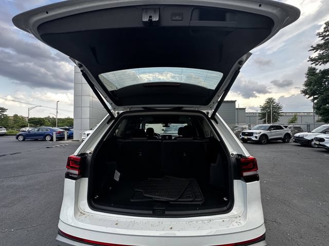 Used 2024 Volkswagen Atlas Peak Edition SE AWD/4WD image 42