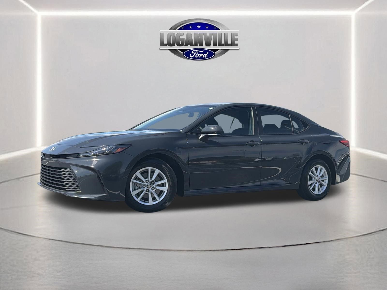 Used 2025 Toyota Camry LE FWD image 1