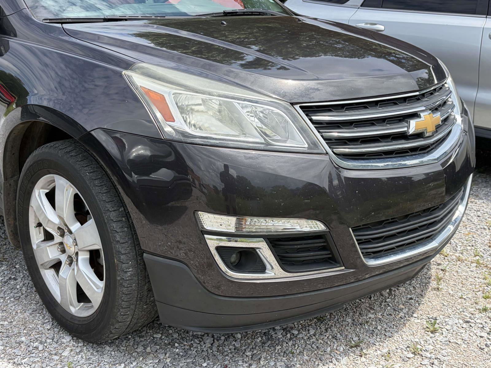Used 2017 Chevrolet Traverse LT w/ Style and Technology Package FWD image 4