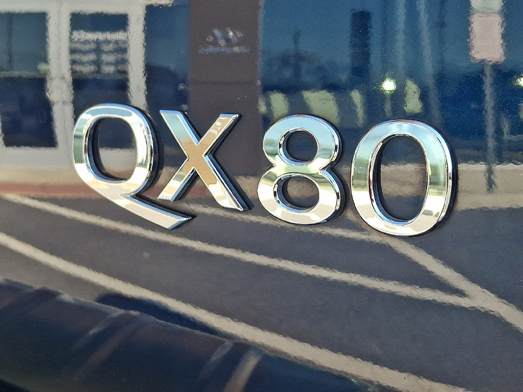 Used 2017 INFINITI QX80 4WD w/ Driver Assistance Package image 32