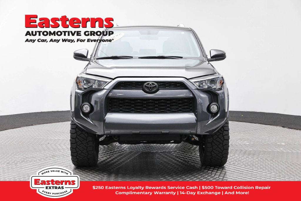 Used 2017 Toyota 4Runner SR5 AWD/4WD image 3