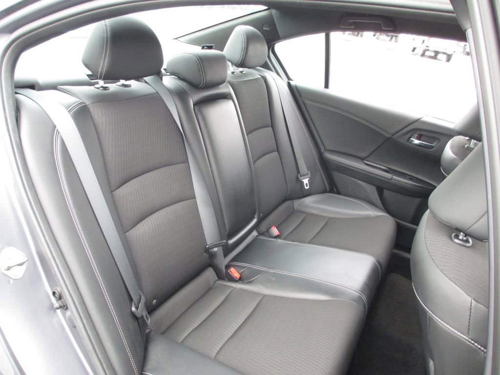 Used 2017 Honda Accord Sport image 19