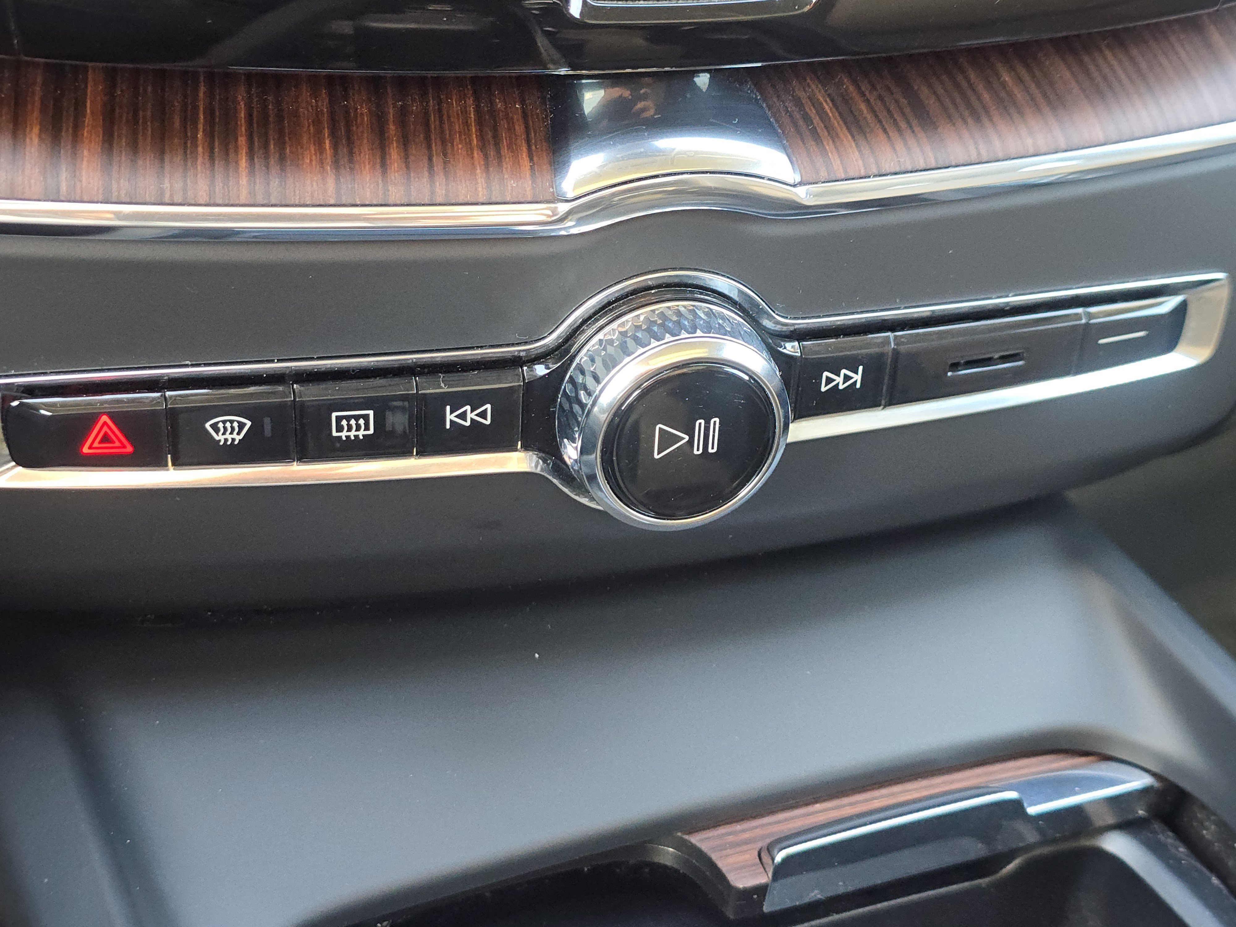 Used 2024 Volvo XC60 B5 Plus w/ Climate Package image 23