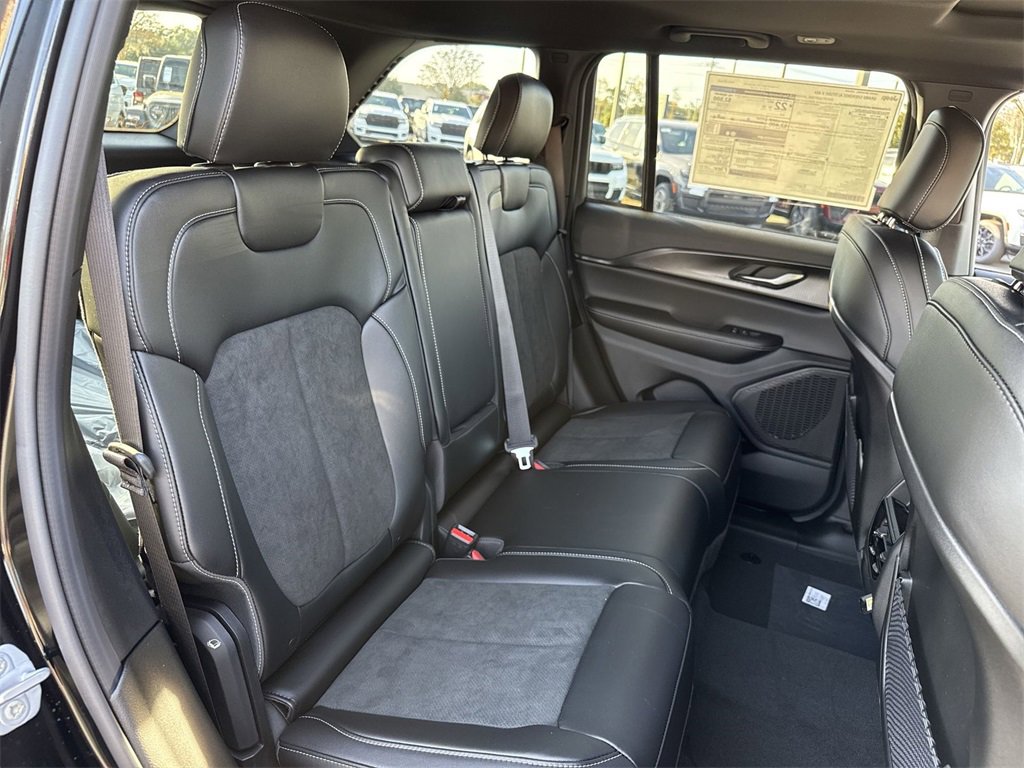New 2025 Jeep Grand Cherokee Altitude w/ Trailer Tow Package image 23