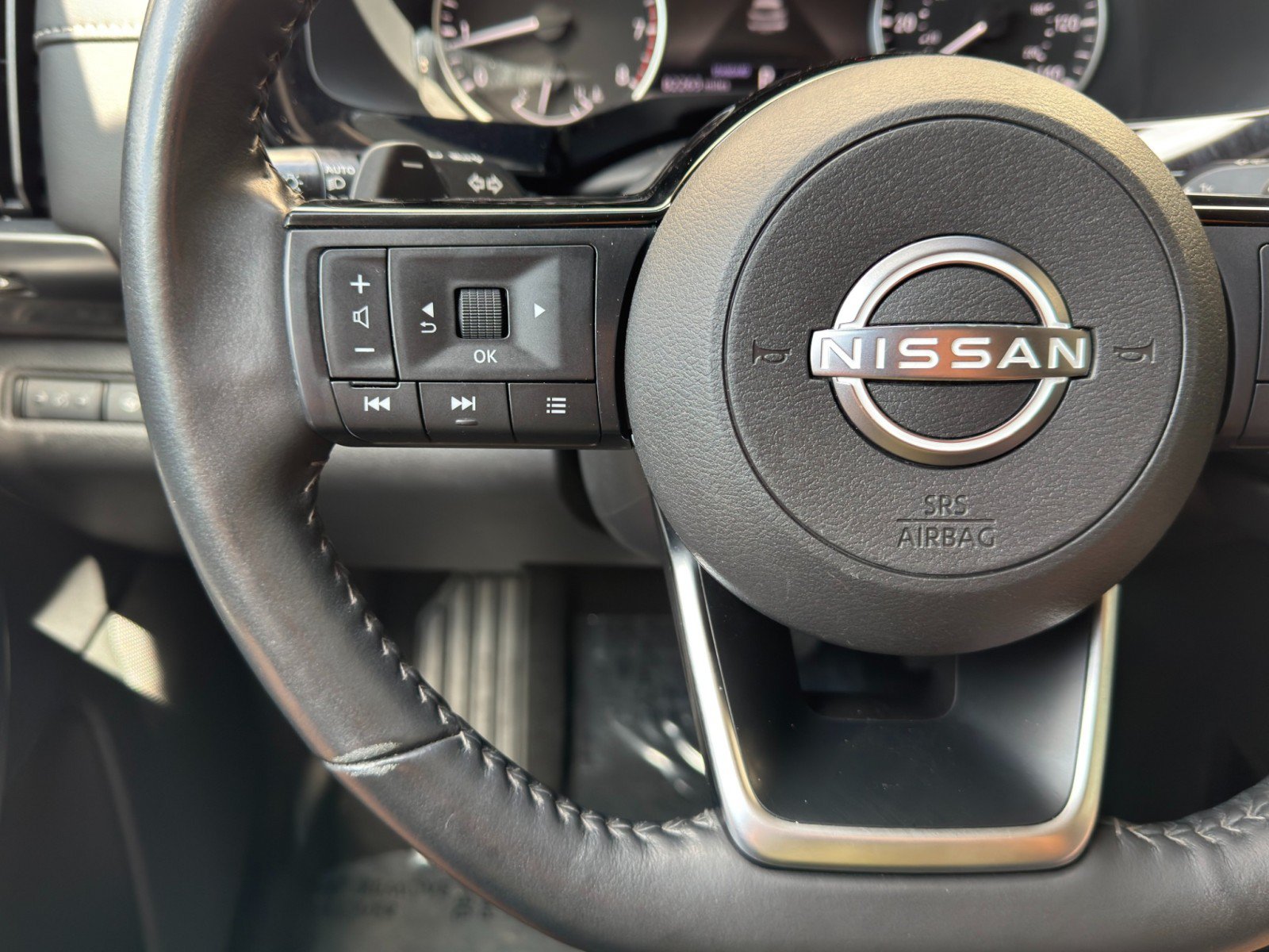 Used 2022 Nissan Pathfinder SL FWD image 19