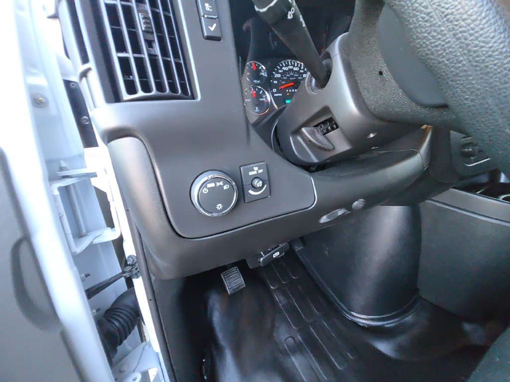 Used 2025 Chevrolet Express 2500 w/ Driver Convenience Package RWD image 32