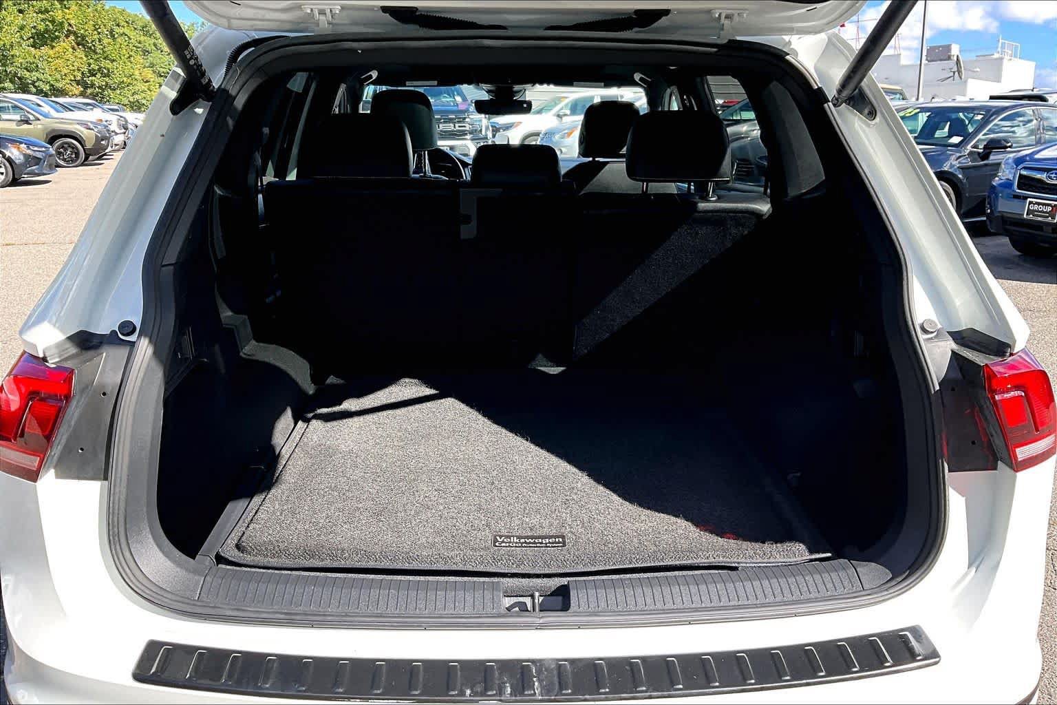Used 2024 Volkswagen Tiguan SE R-Line AWD/4WD image 31