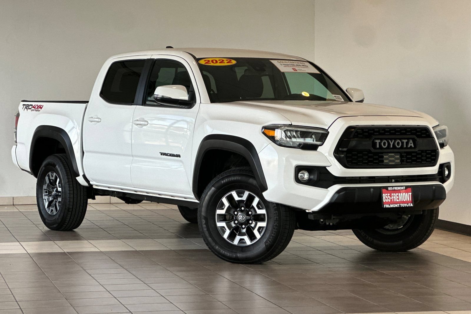 Certified 2022 Toyota Tacoma TRD Off-Road w/ Technology Package AWD/4WD image 2