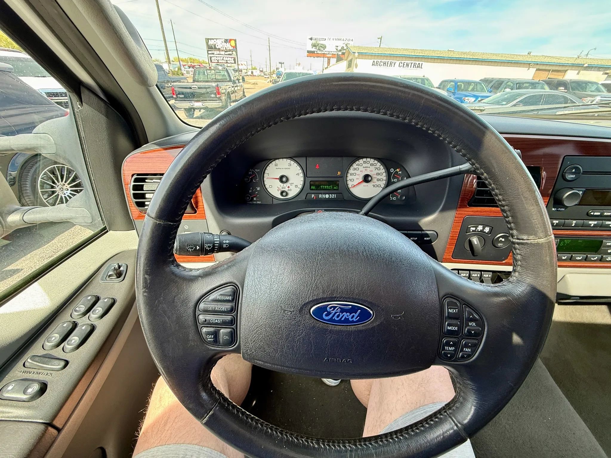 Used 2005 Ford F350 Lariat image 11