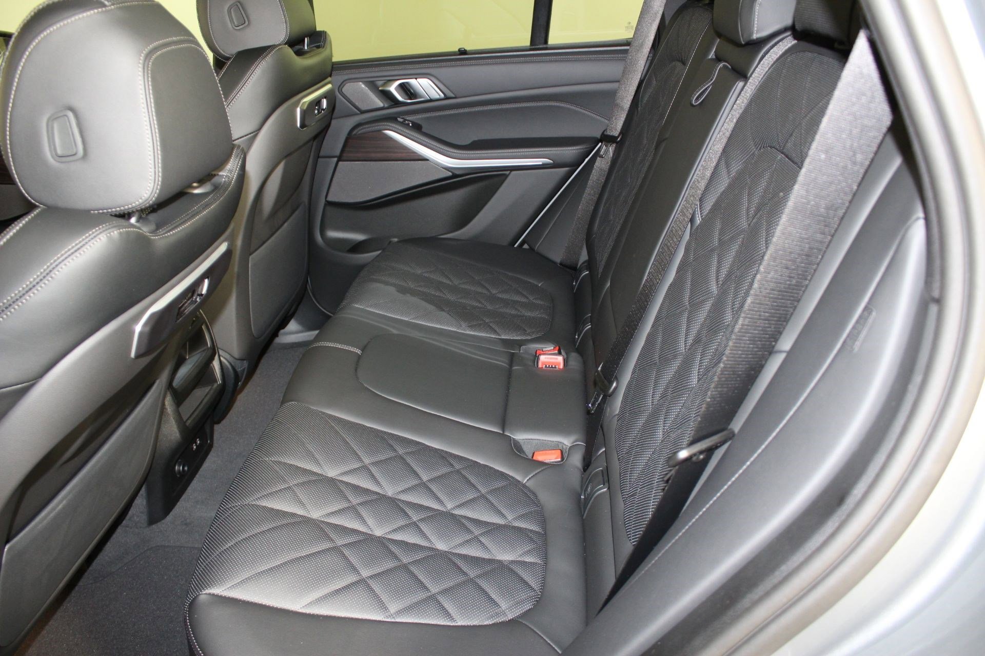 New 2026 BMW X5 xDrive50e w/ Executive Package AWD/4WD image 13