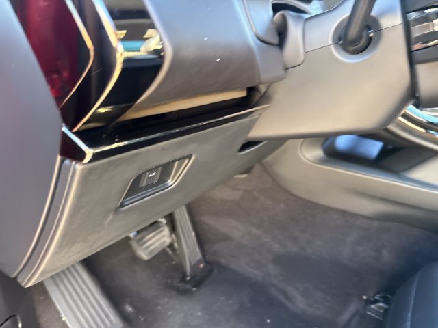 Used 2025 Land Rover Range Rover Sport SE AWD/4WD image 20