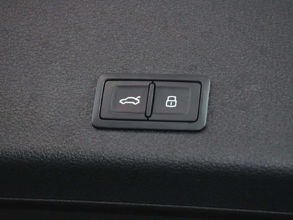 Used 2024 Audi Q8 e-tron Premium AWD/4WD image 65
