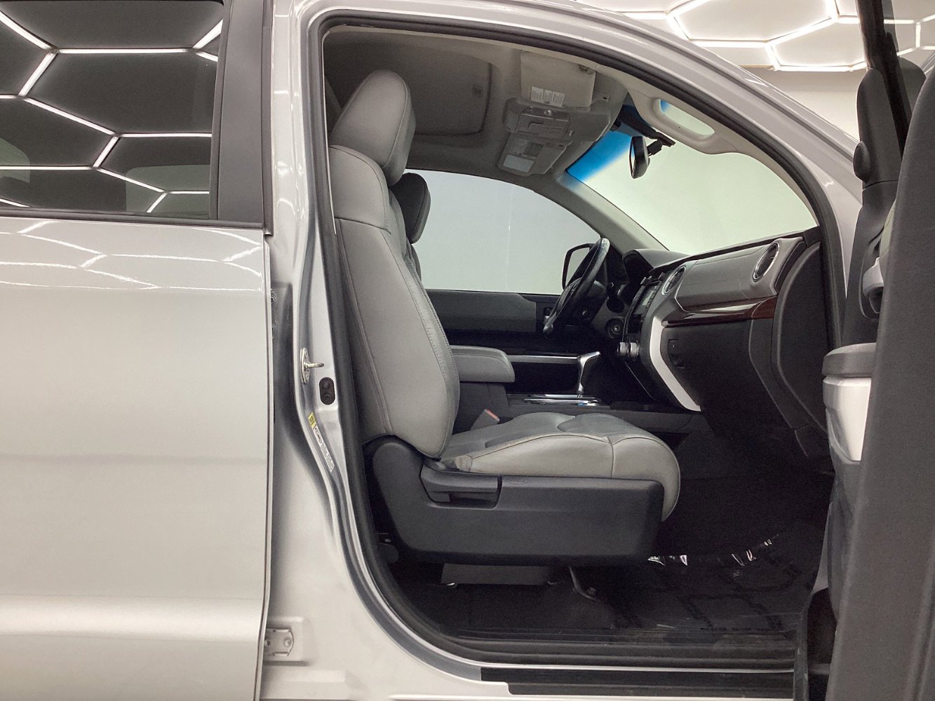 Used 2015 Toyota Tundra Limited w/ Limited Premium Package image 15