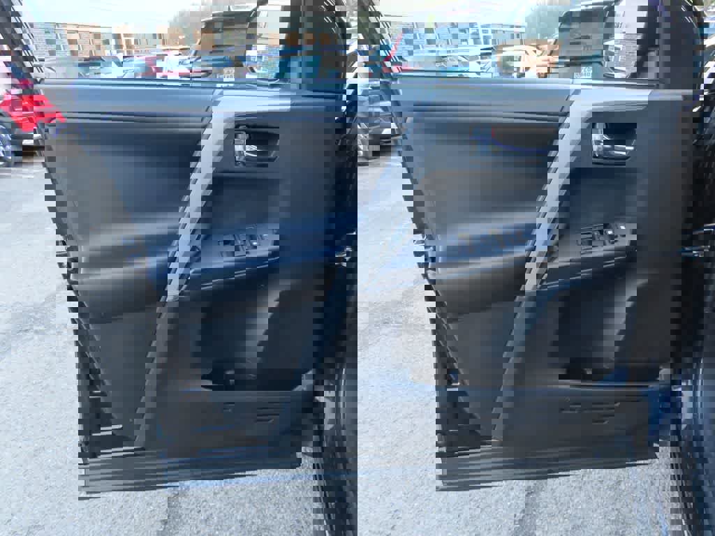 Used 2018 Toyota RAV4 XLE image 16