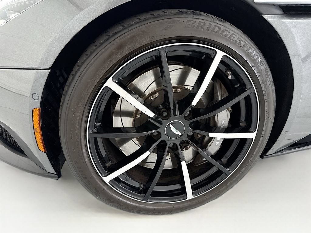 Used 2023 Aston Martin DB11 Volante RWD image 34