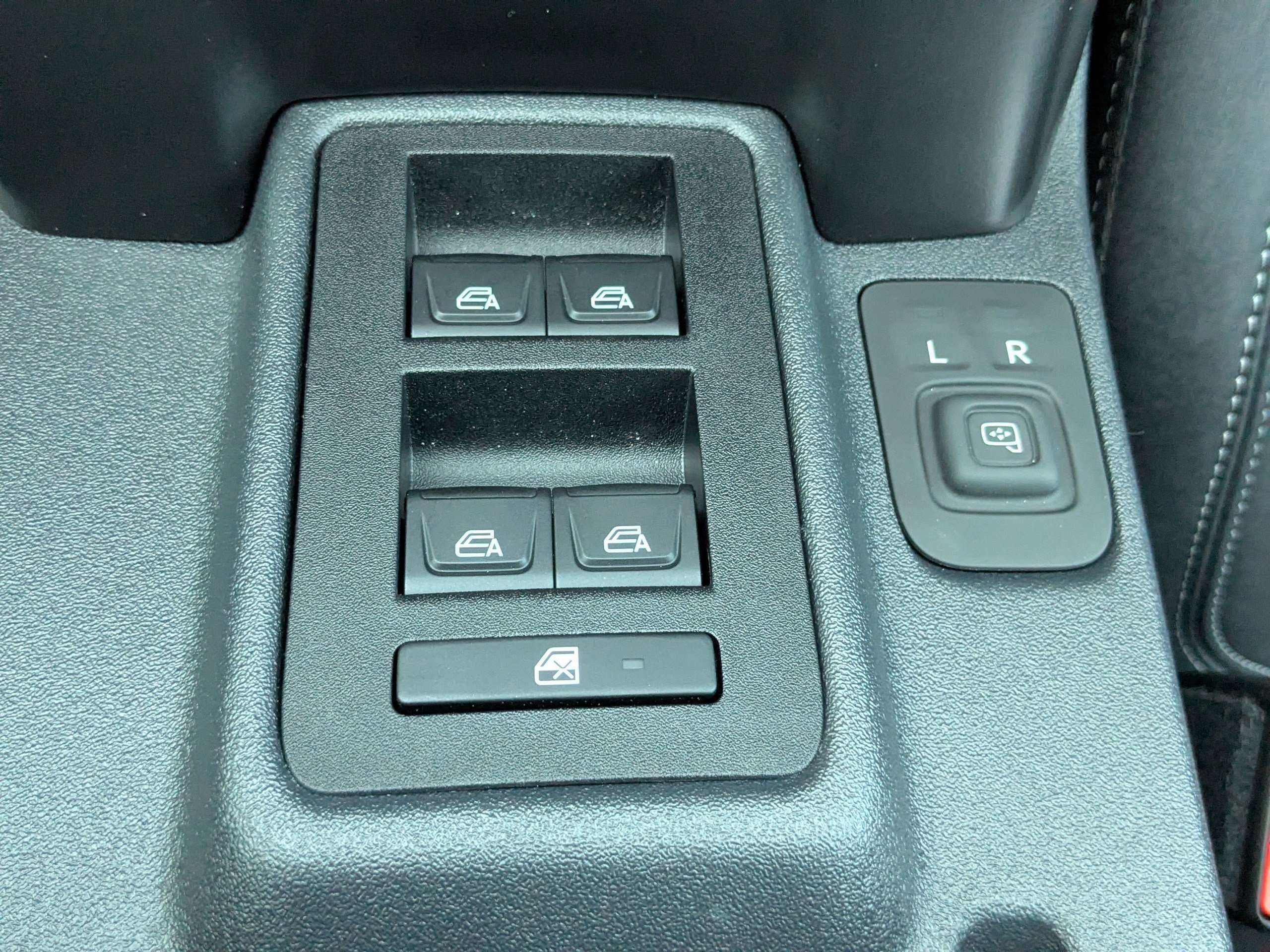 Used 2025 Ford Bronco Big Bend w/ Black Diamond Package image 23