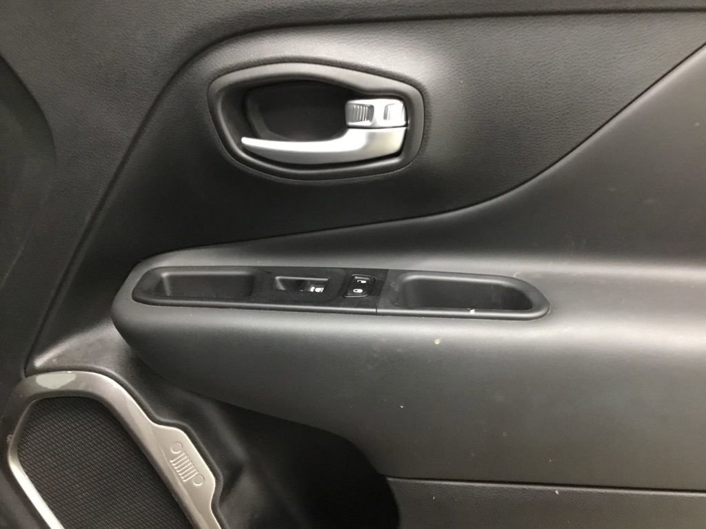 Used 2022 Jeep Renegade Latitude w/ Convenience Group image 26