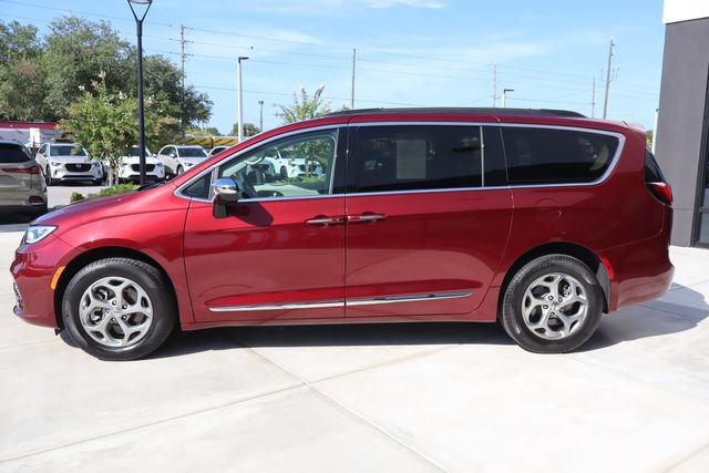 Used 2023 Chrysler Pacifica Limited w/ Trailer Tow Group AWD/4WD image 7