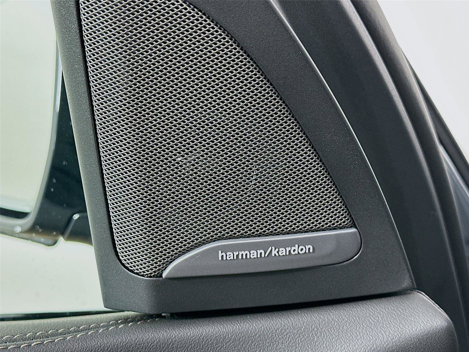 Used 2025 BMW X7 M60i w/ Executive Package image 19