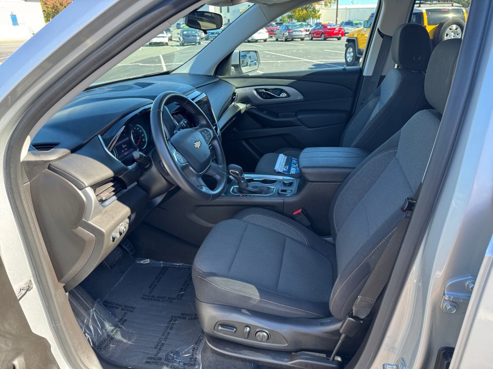 Used 2021 Chevrolet Traverse LT image 34
