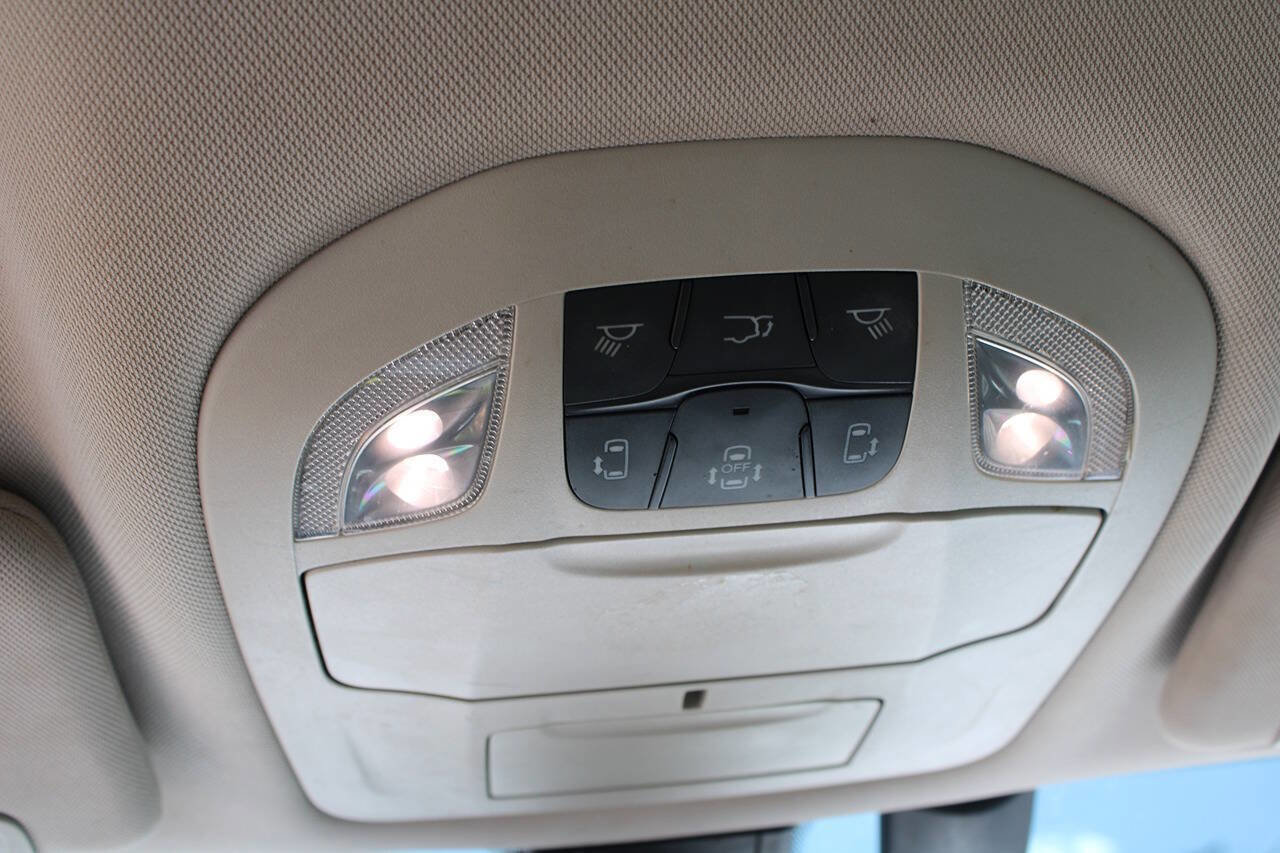 Used 2017 Chrysler Pacifica Touring Plus w/ Tire & Wheel Group image 93