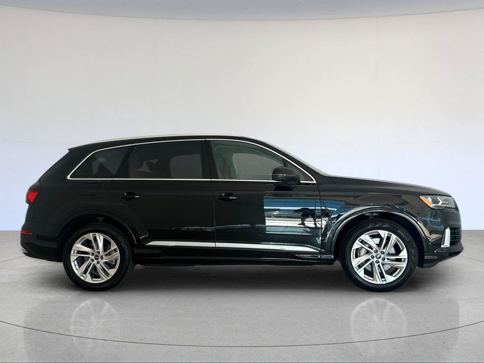 Used 2023 Audi Q7 3.0T Premium Plus w/ Premium Plus Package AWD/4WD image 7
