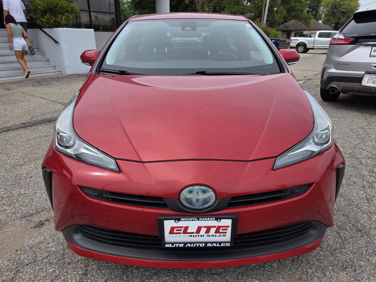 Used 2019 Toyota Prius LE FWD image 2