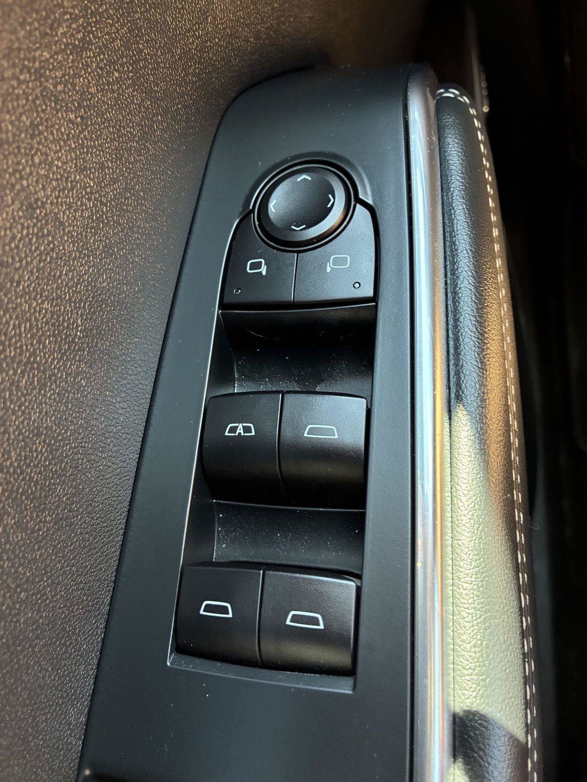 Used 2025 GMC Acadia Elevation w/ Elevation Premium Package AWD/4WD image 34