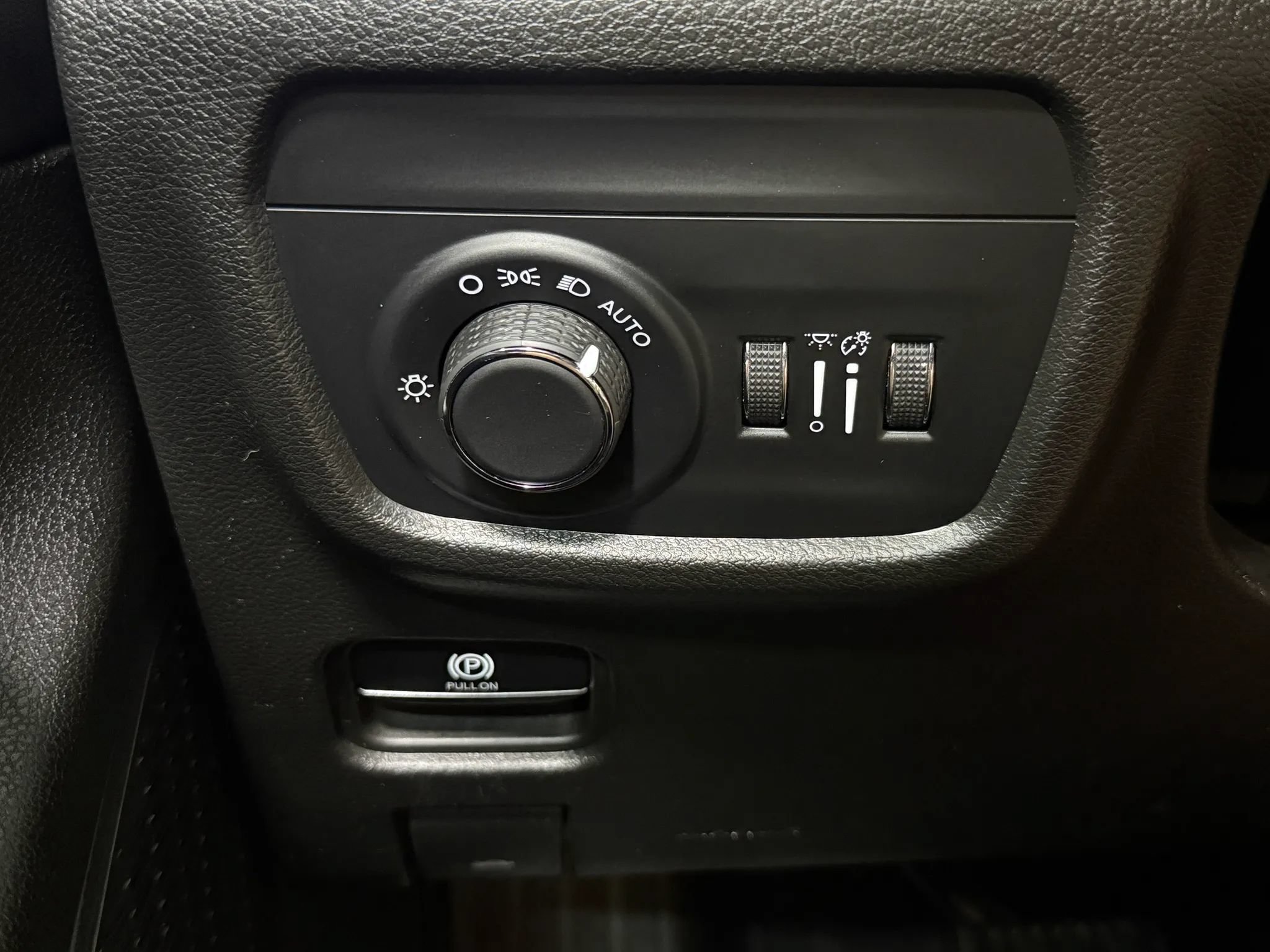 Used 2023 Jeep Grand Cherokee L Laredo AWD/4WD image 29