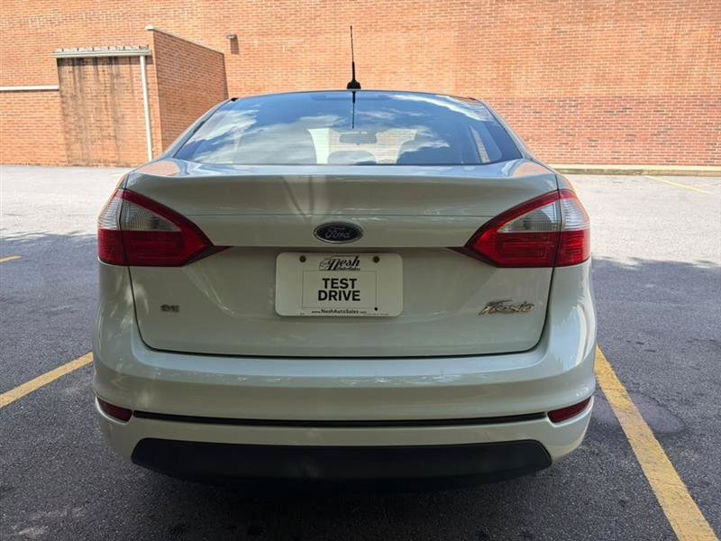 Used 2014 Ford Fiesta SE FWD image 5