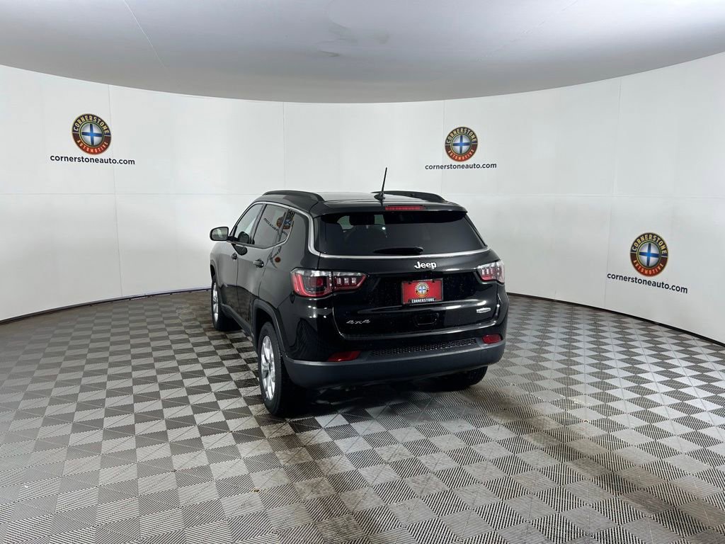 Used 2025 Jeep Compass Latitude w/ Sun & Sound Group AWD/4WD image 22