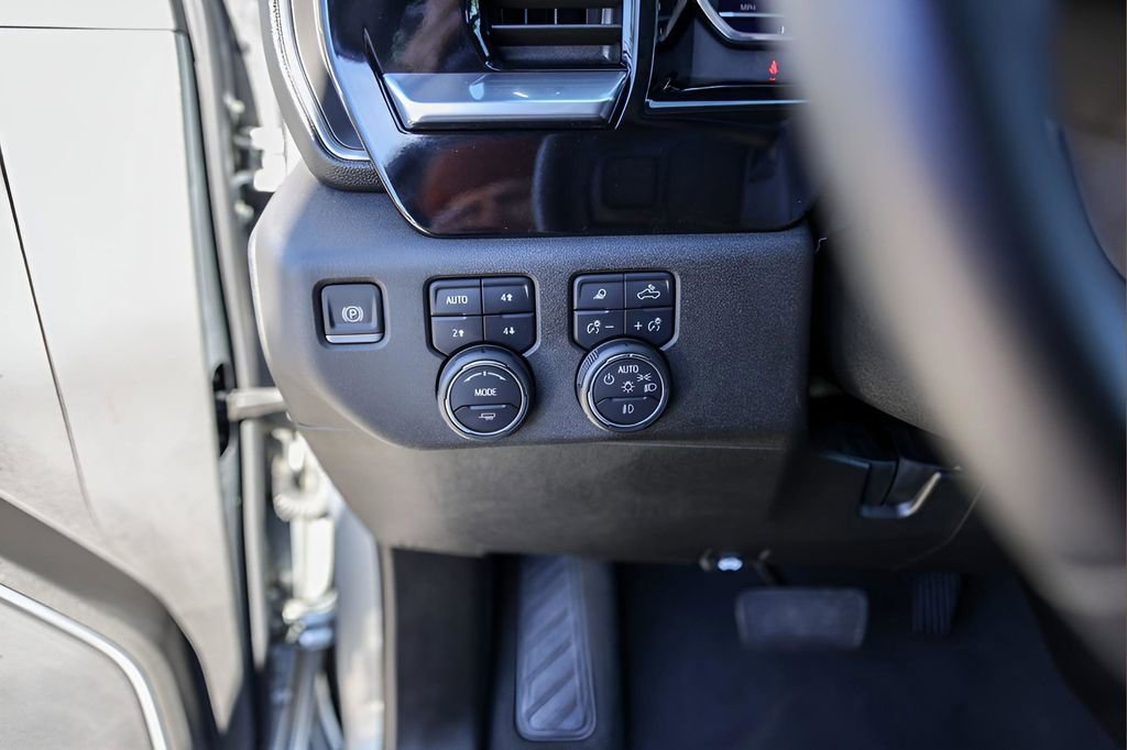 Used 2025 Chevrolet Silverado 2500 LTZ w/ LTZ Convenience Package image 13