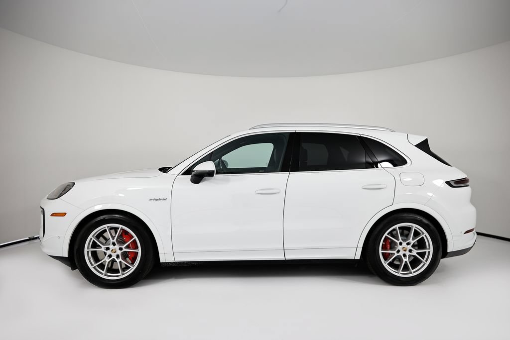 Certified 2025 Porsche Cayenne S AWD/4WD image 2