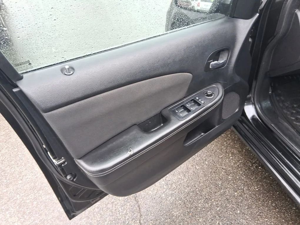 Used 2013 Dodge Avenger SE image 9