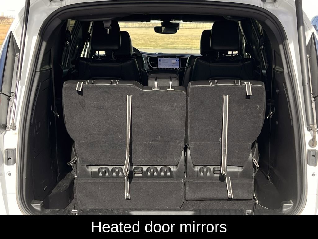 Used 2024 Chrysler Pacifica Select image 35