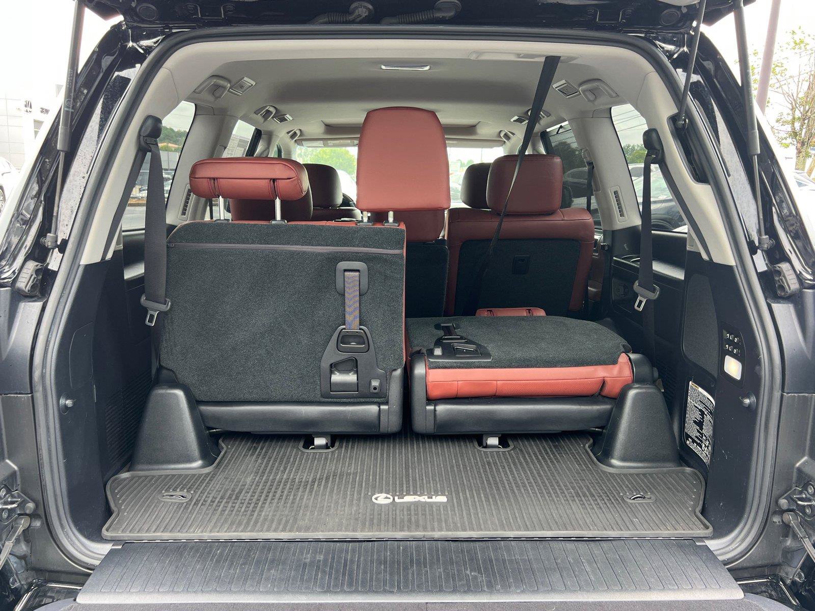 Used 2020 Lexus LX 570 4WD w/ Luxury Package image 18