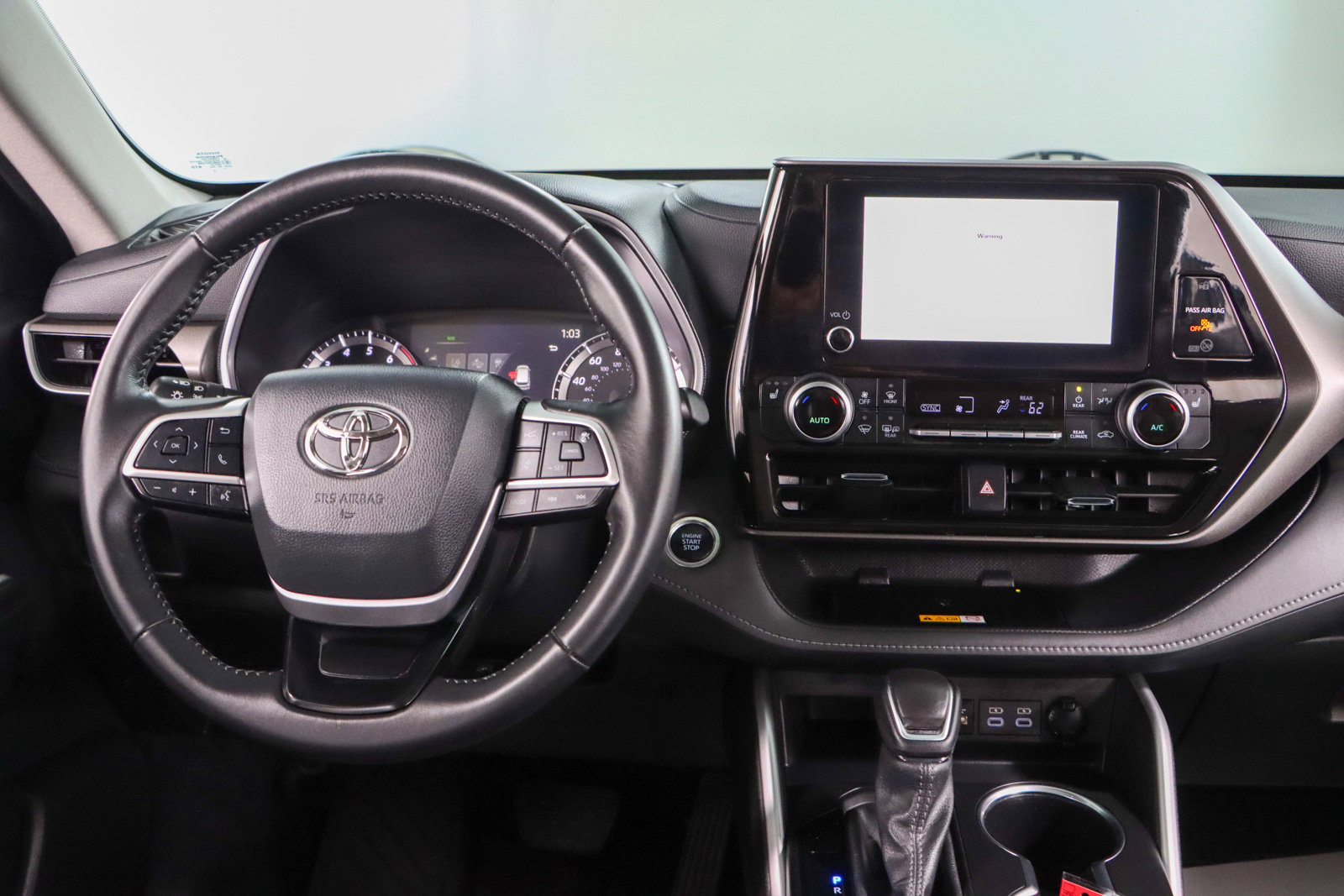 Used 2024 Toyota Highlander XLE image 17