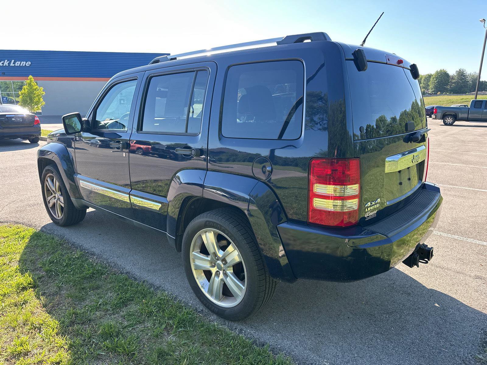 Used 2012 Jeep Liberty Limited Jet w/ Comfort/Convenience Group AWD/4WD image 8