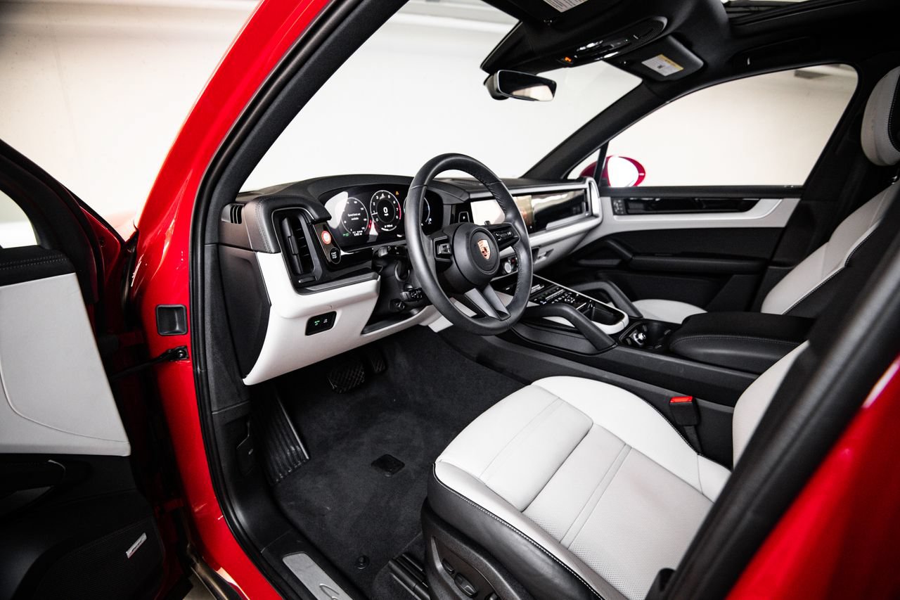 Certified 2026 Porsche Cayenne AWD/4WD image 4