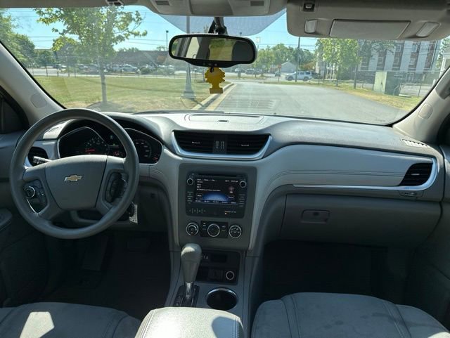Used 2015 Chevrolet Traverse LS FWD image 3