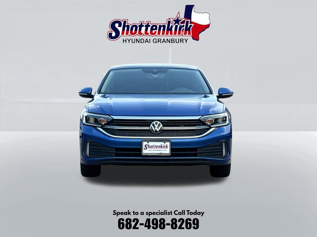 Used 2024 Volkswagen Jetta SEL FWD image 2