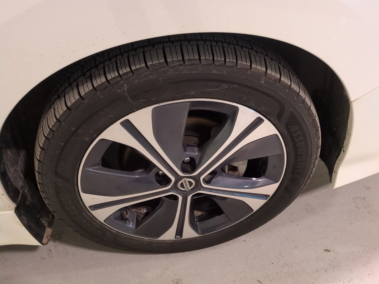 Used 2022 Nissan Leaf SV image 2