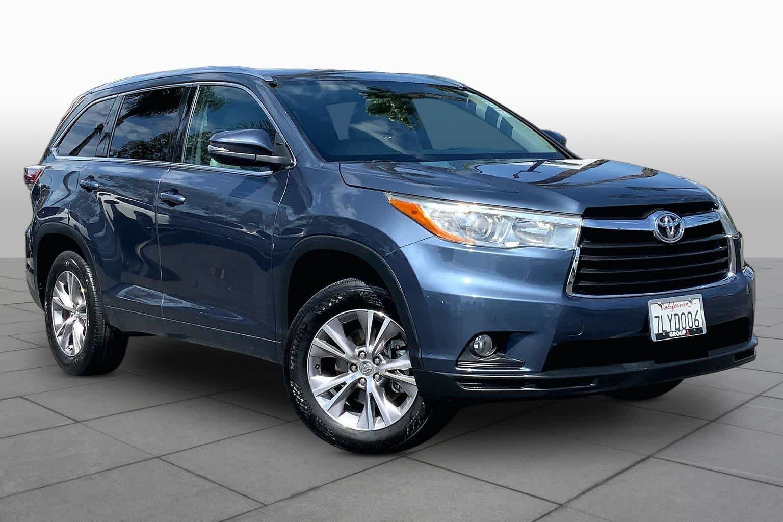 Used 2015 Toyota Highlander XLE FWD image 2